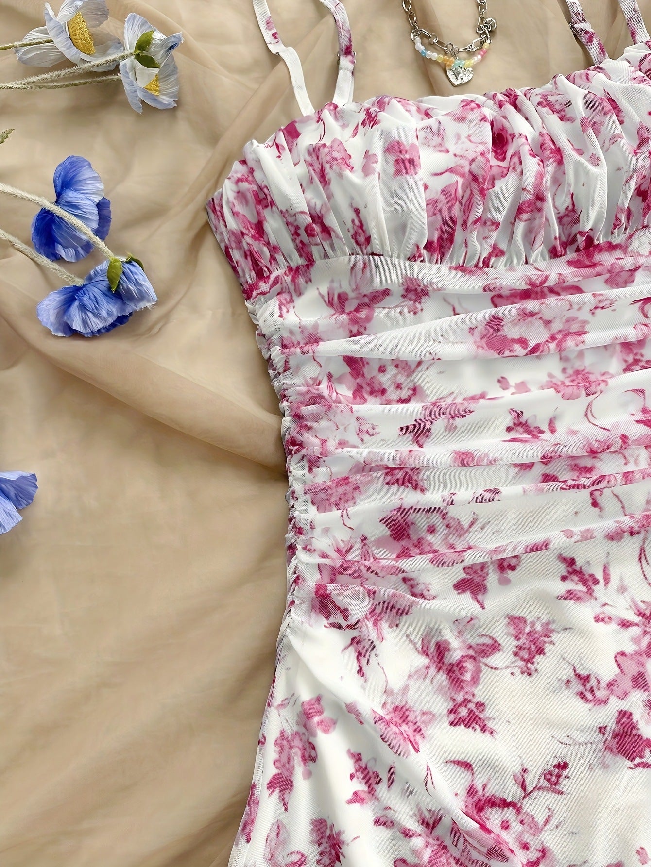 Spring/Summer New French Floral Strapless Dress with Waist-Cinching Design, Perfect for Vacations and Stylish