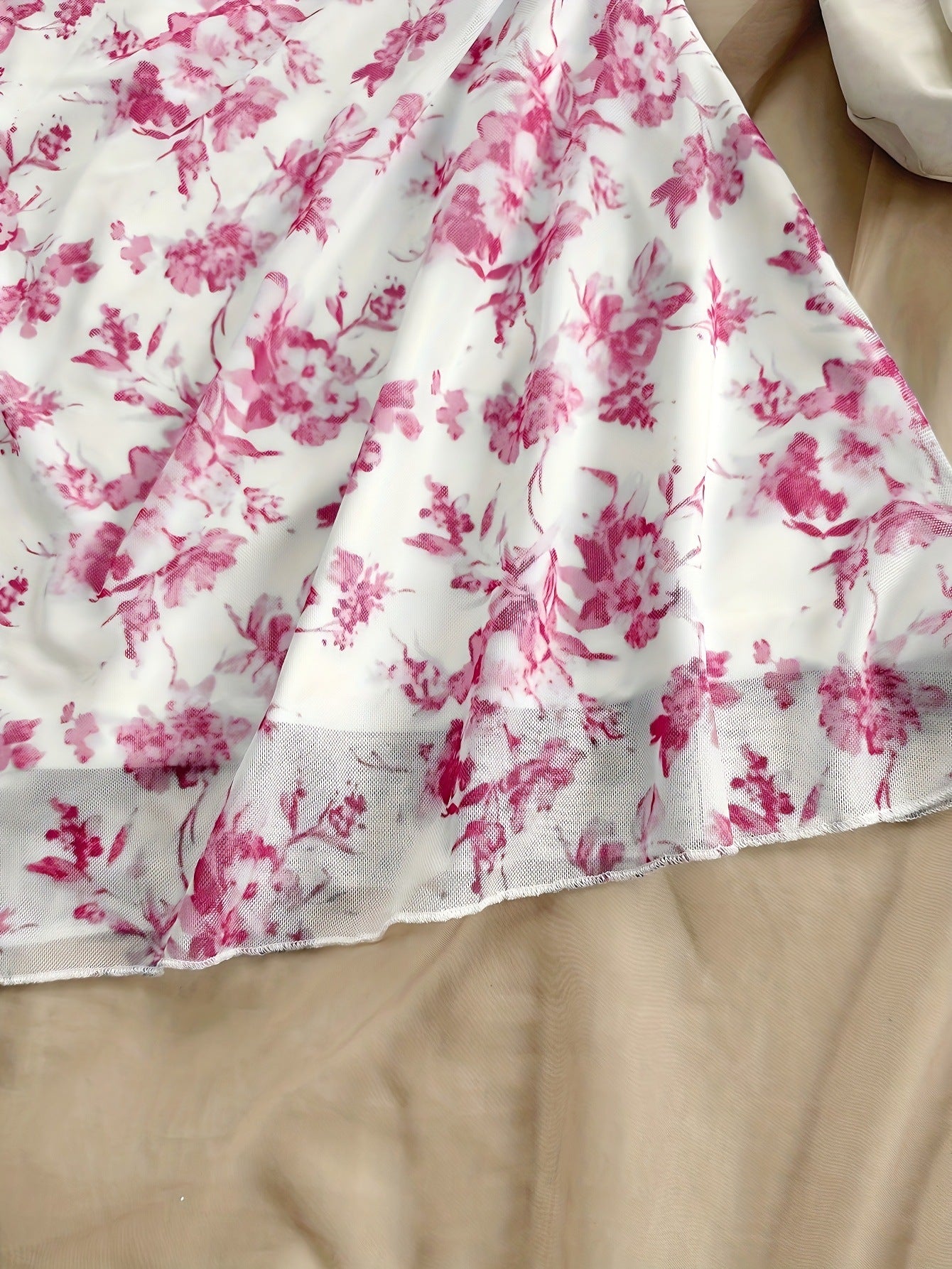 Spring/Summer New French Floral Strapless Dress with Waist-Cinching Design, Perfect for Vacations and Stylish