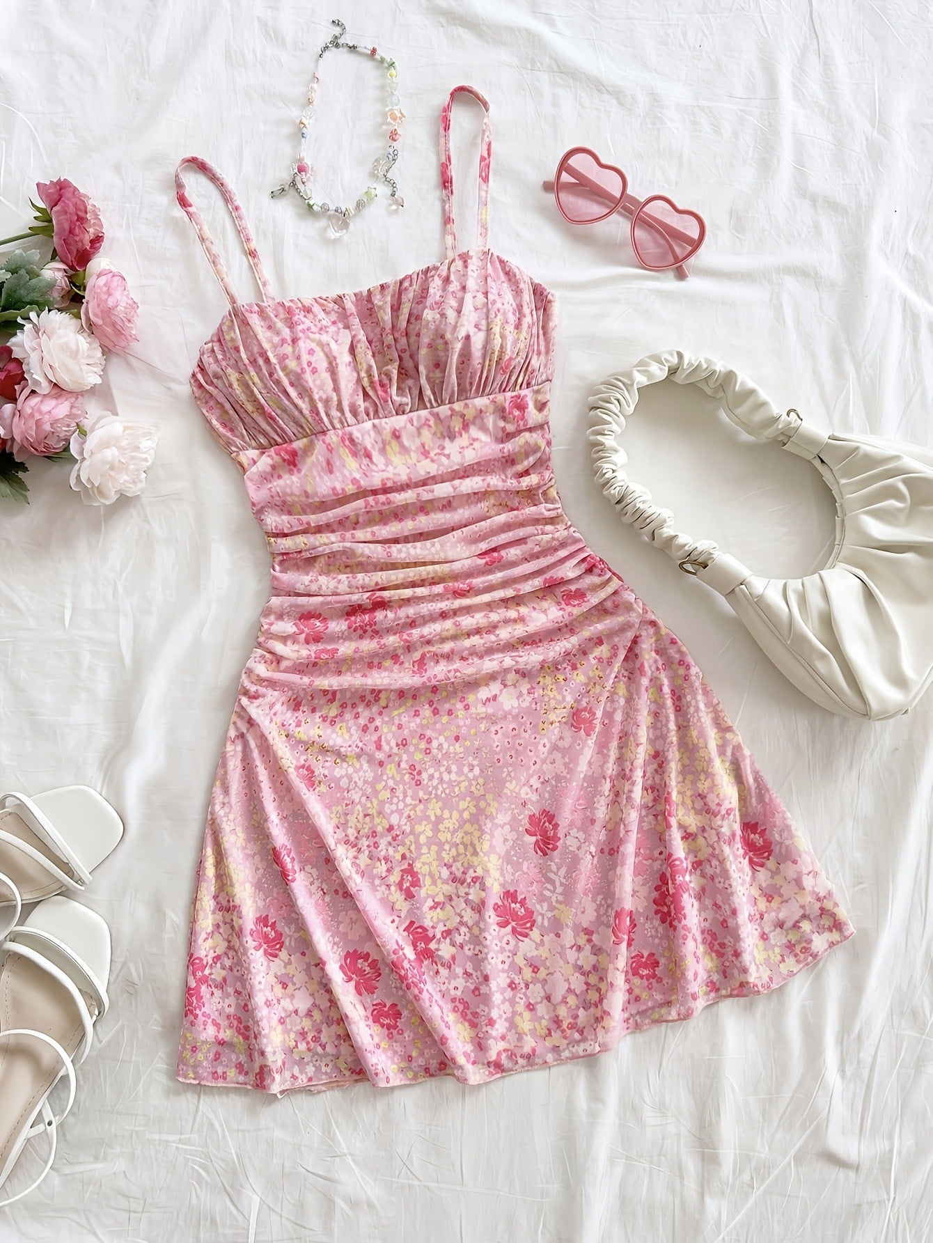Spring/Summer New French Floral Strapless Dress with Waist-Cinching Design, Perfect for Vacations and Stylish