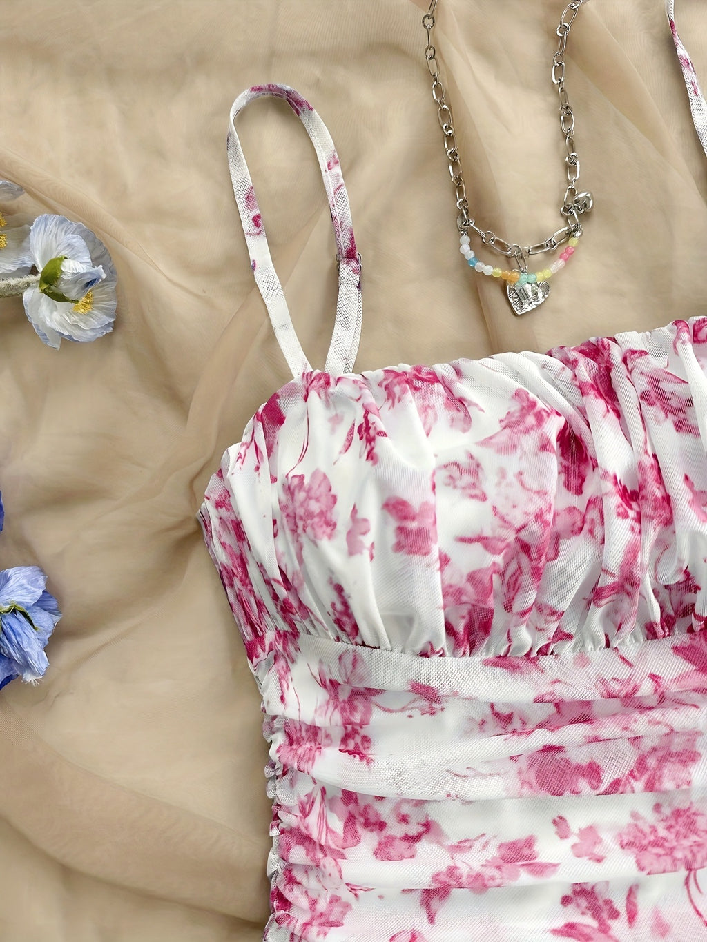 Spring/Summer New French Floral Strapless Dress with Waist-Cinching Design, Perfect for Vacations and Stylish