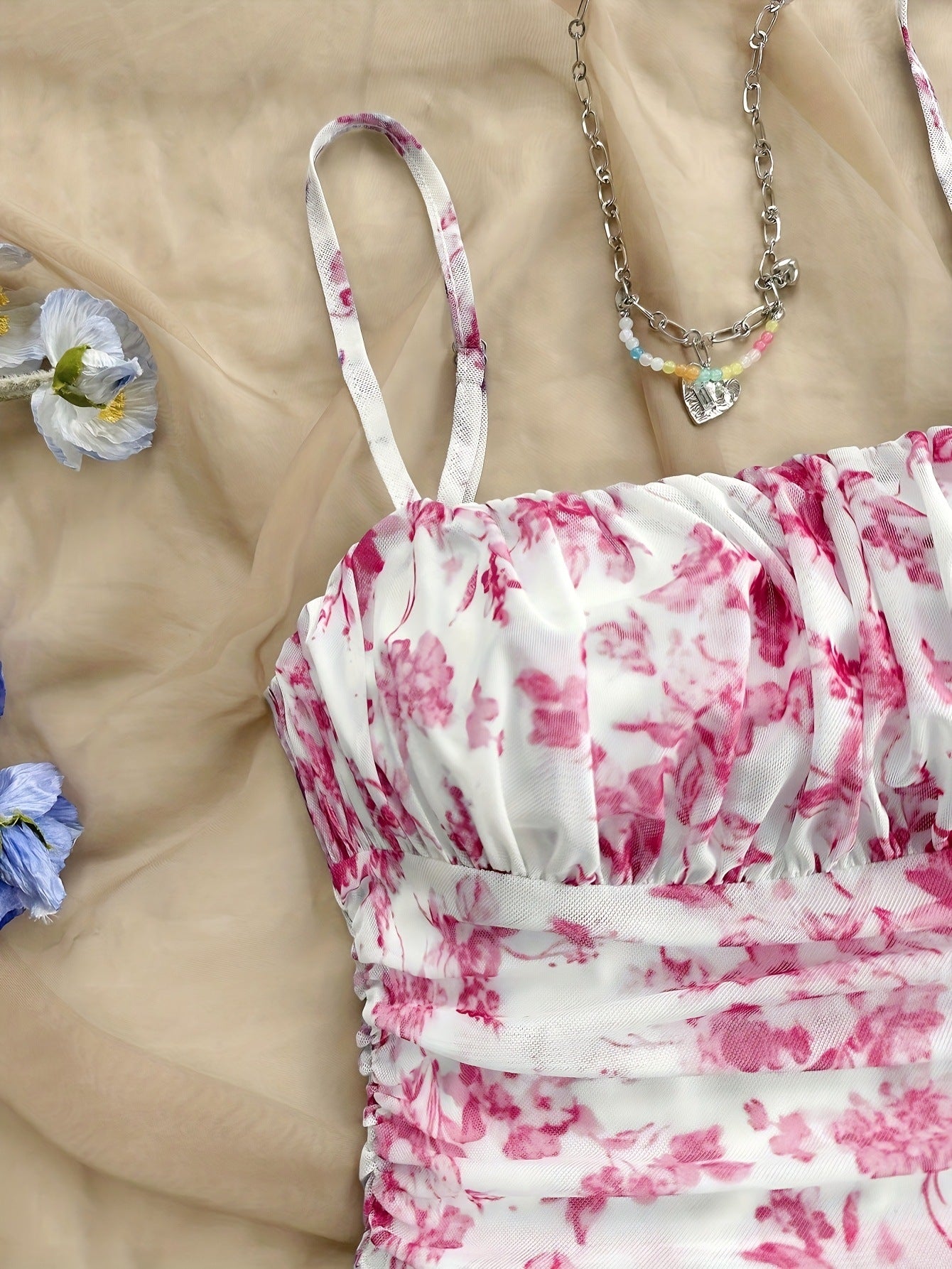 Spring/Summer New French Floral Strapless Dress with Waist-Cinching Design, Perfect for Vacations and Stylish
