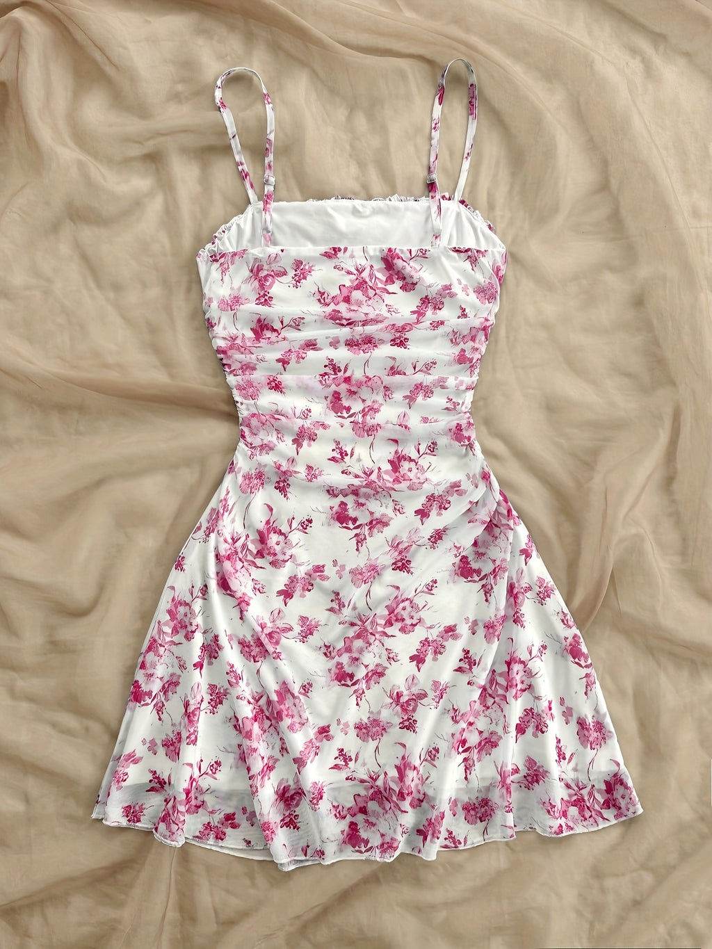 Spring/Summer New French Floral Strapless Dress with Waist-Cinching Design, Perfect for Vacations and Stylish
