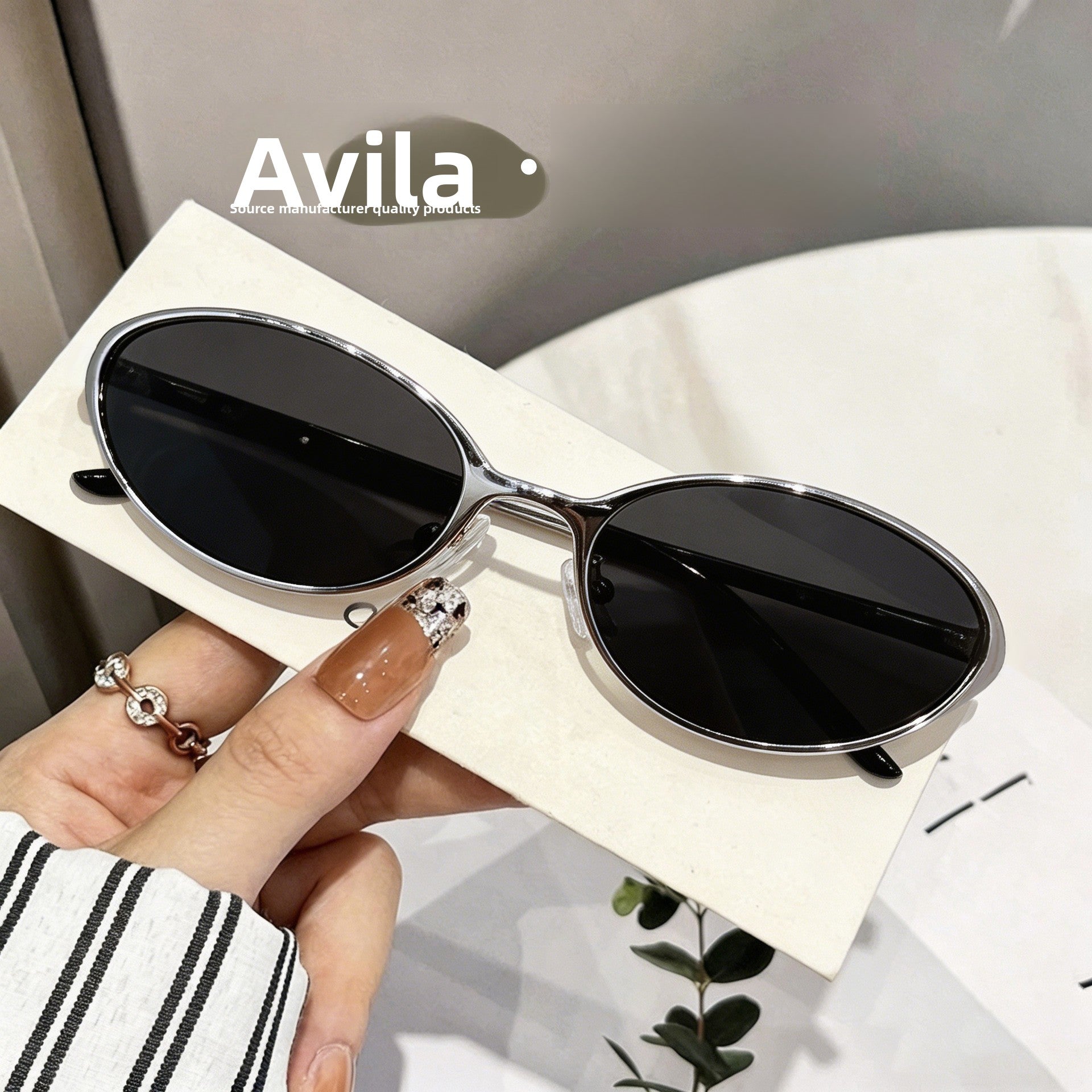 Oval Metal Frame Sunglasses with Spring Temples